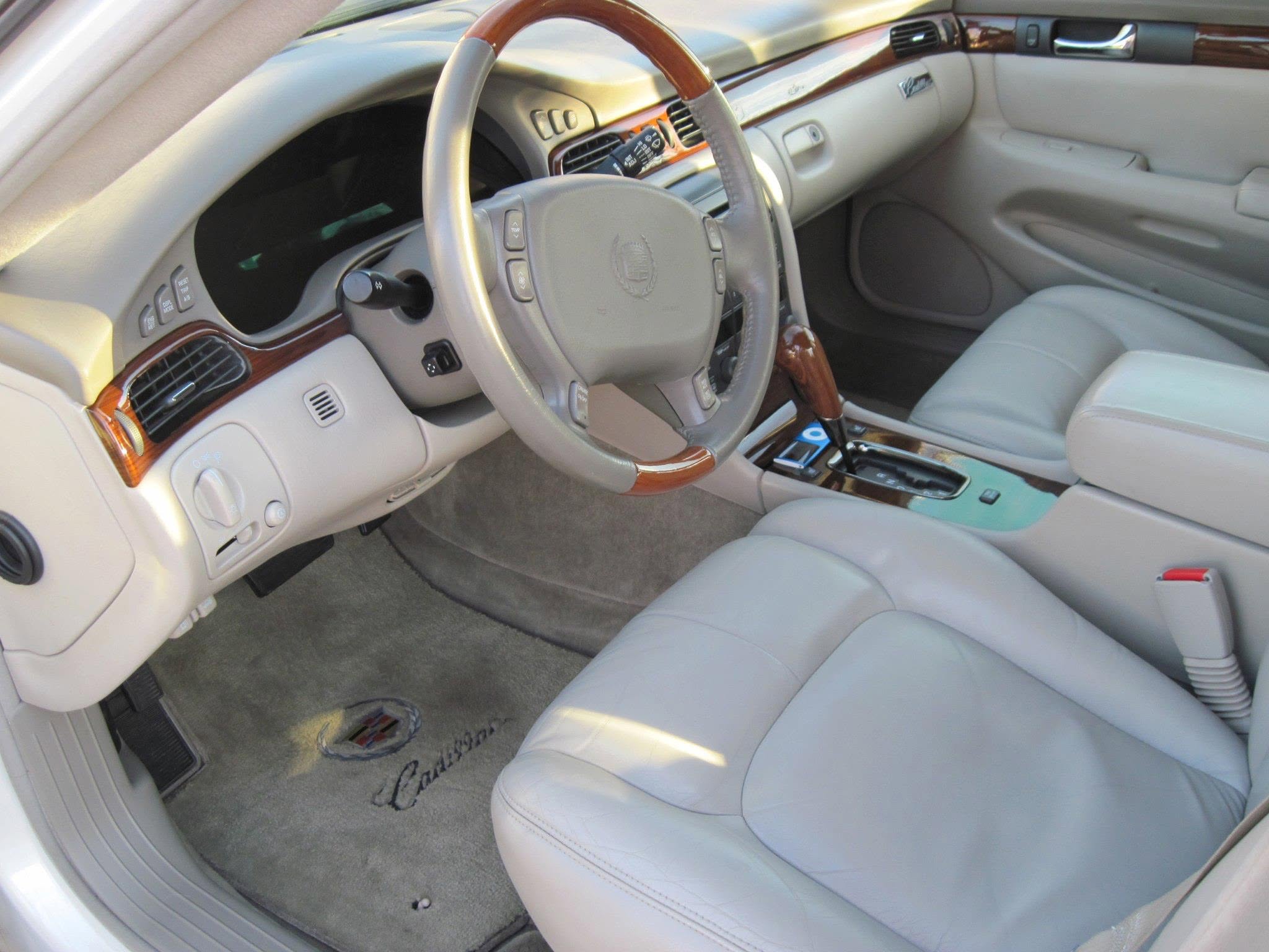 My 2001 Cadillac Seville — Two Tons of Front-Wheel Drive Fun On The Autocross 4 Interior of a 2001 Cadillac Seville
