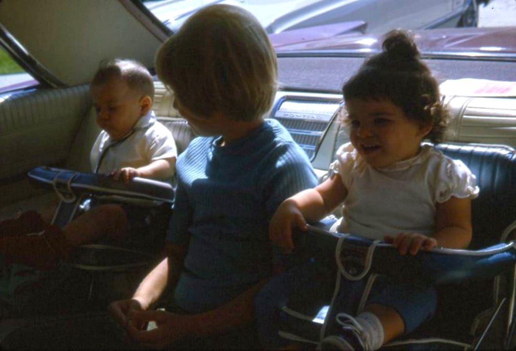 Vintage Photos Of Everyday Scenes In The 1950s-1970s - People And Their Cars 11