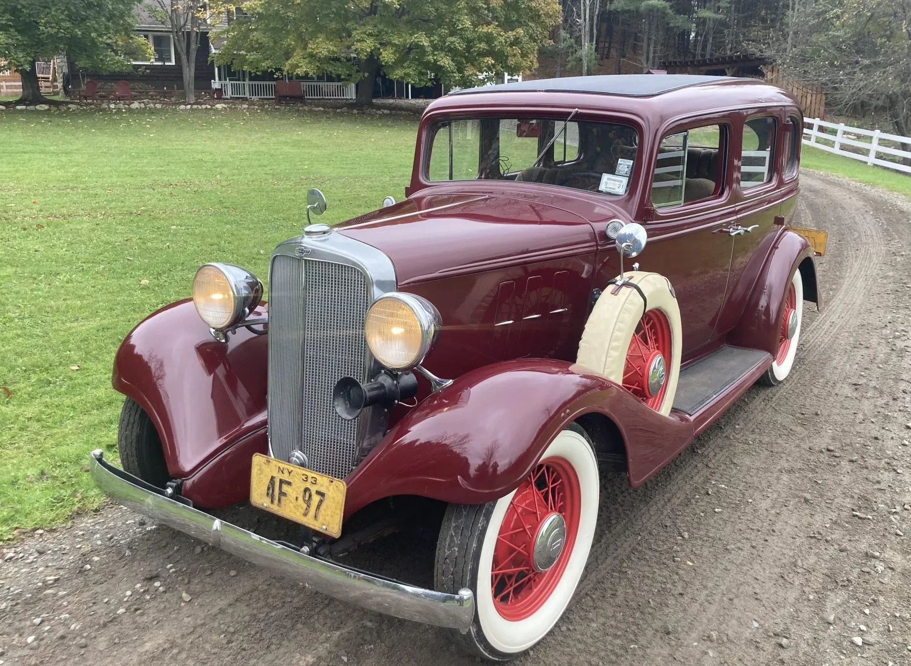 Vintage Article: "Getting Radio On The Road" (And Which Automakers Were Really First To Offer Car Radio?) 21 Left front 3q view of a 1933 Chevrolet