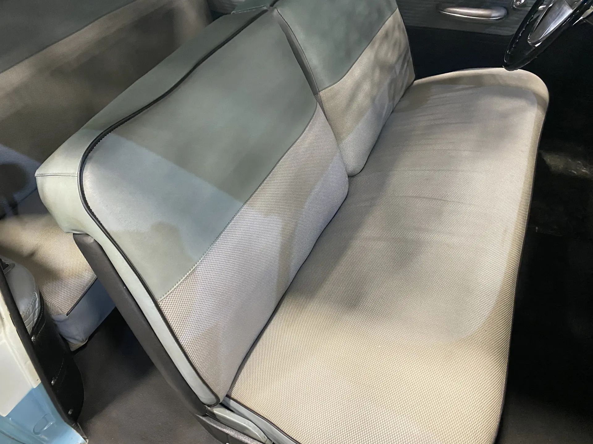 Front seat of a 1955 Buick two-door hardtop, seen from the right