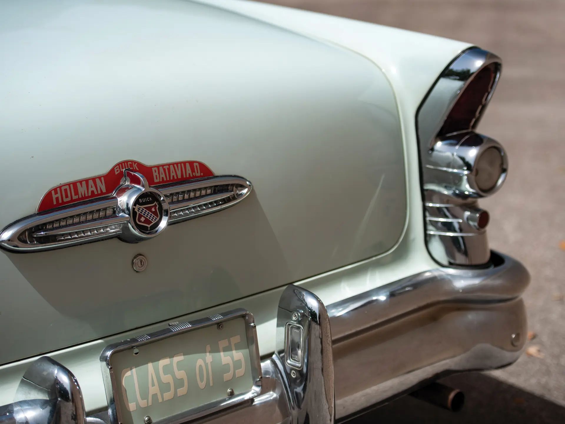 Decklid badge and right taillight of a 1955 Buick