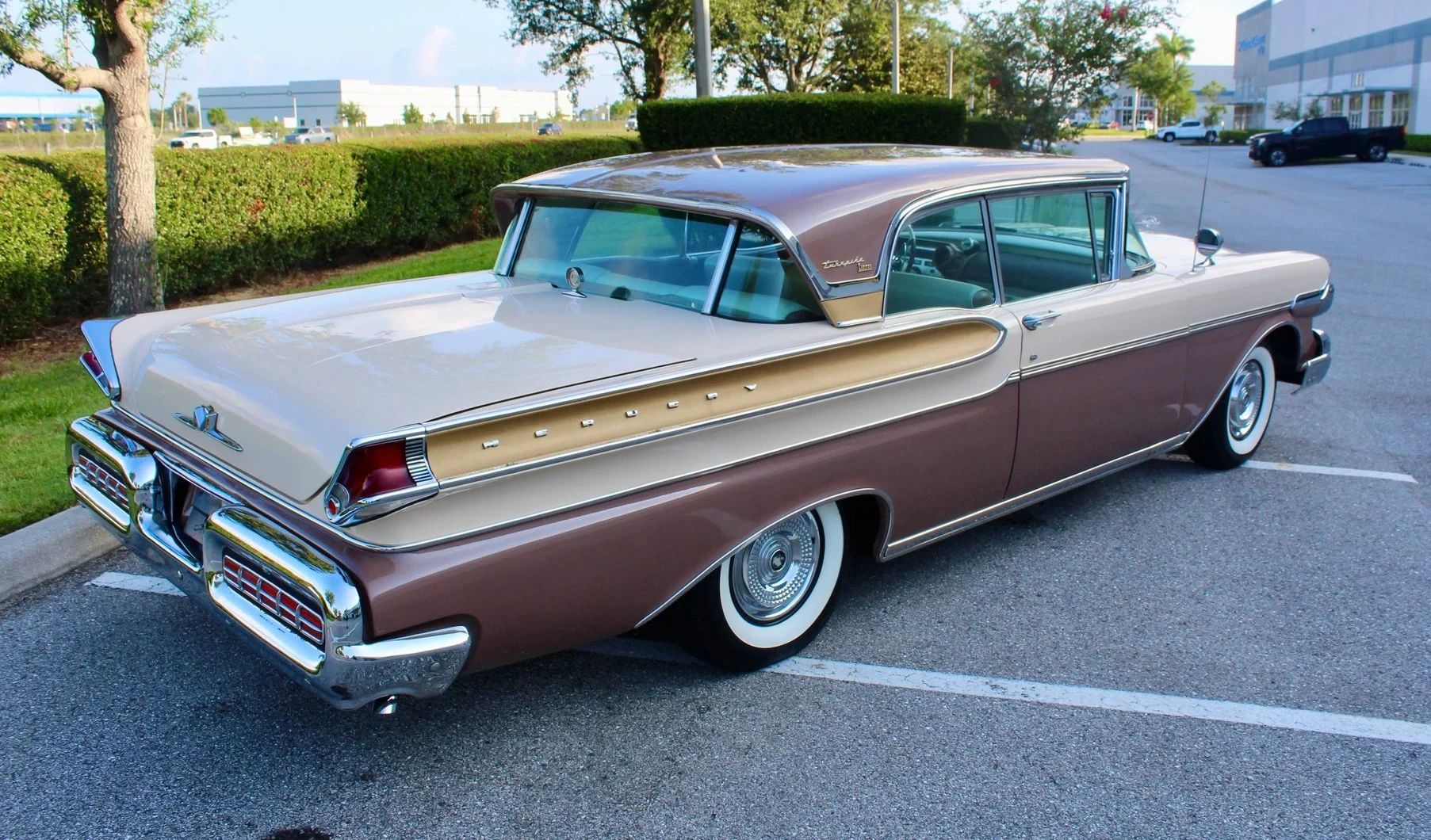 1963 Mercury Monterey S-55 Two-Door Hardtop: One-Year-Only Bucket-Seat Breezeway 6 Right rear 3q view of a 1957 Mercury with reverse-slant roof pillars and a retractable rear window