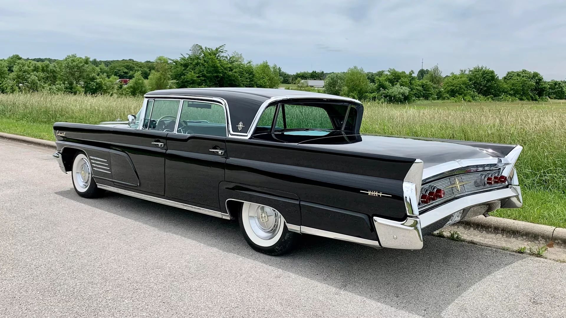 1963 Mercury Monterey S-55 Two-Door Hardtop: One-Year-Only Bucket-Seat Breezeway 7 Left rear 3q view of a 1960 Lincoln four-door