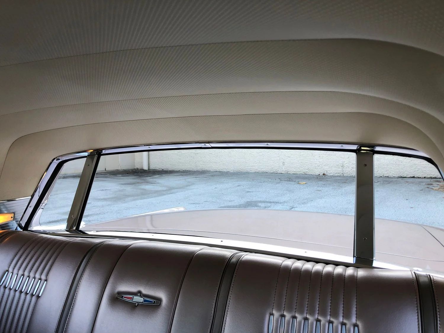1963 Mercury Monterey S-55 Two-Door Hardtop: One-Year-Only Bucket-Seat Breezeway 16 Back window of a 1963 Mercury Breezeway two-door hardtop, seen from inside