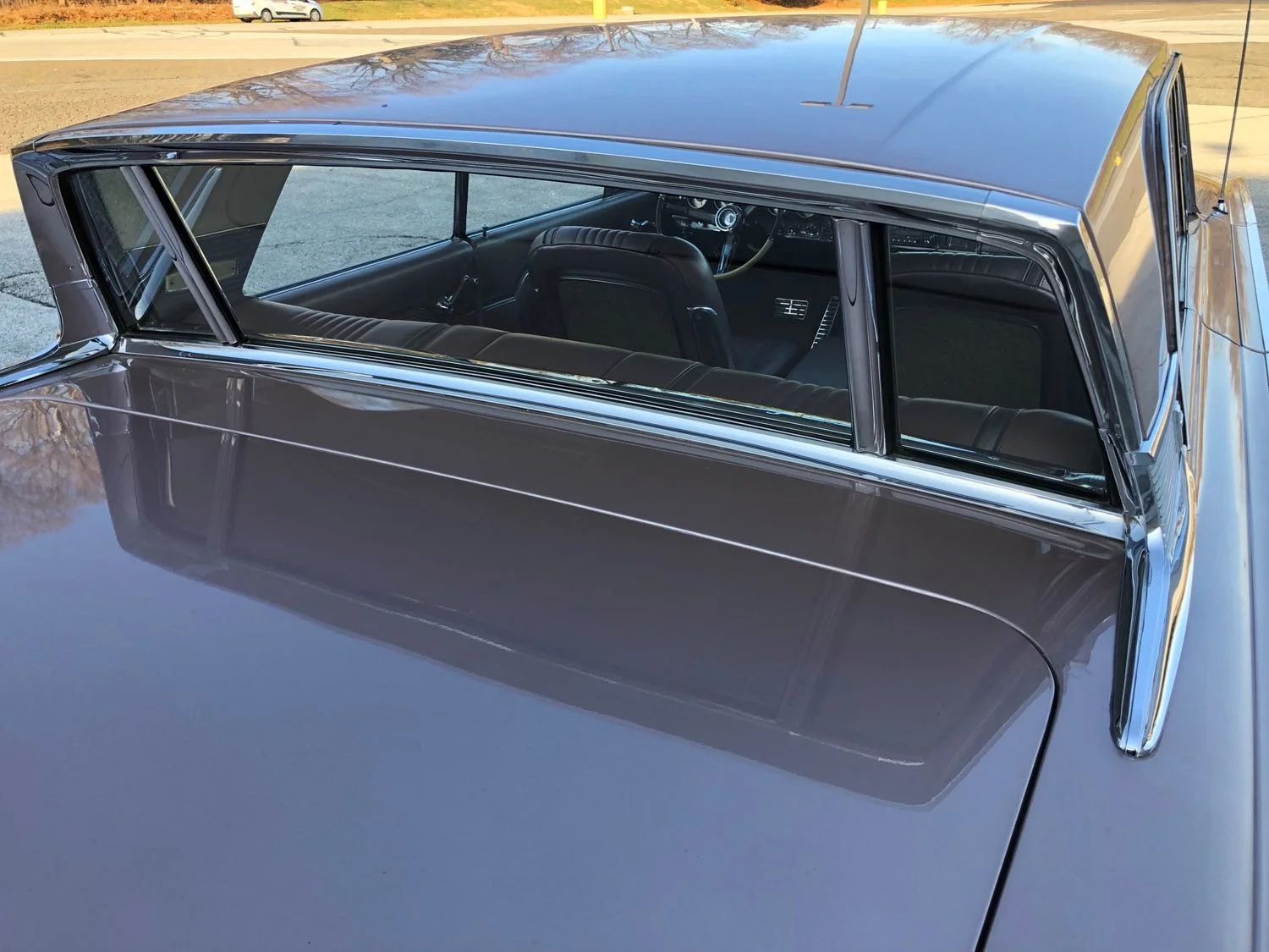 1963 Mercury Monterey S-55 Two-Door Hardtop: One-Year-Only Bucket-Seat Breezeway 14 Back window of a 1963 Mercury Breezeway, seen from the rear
