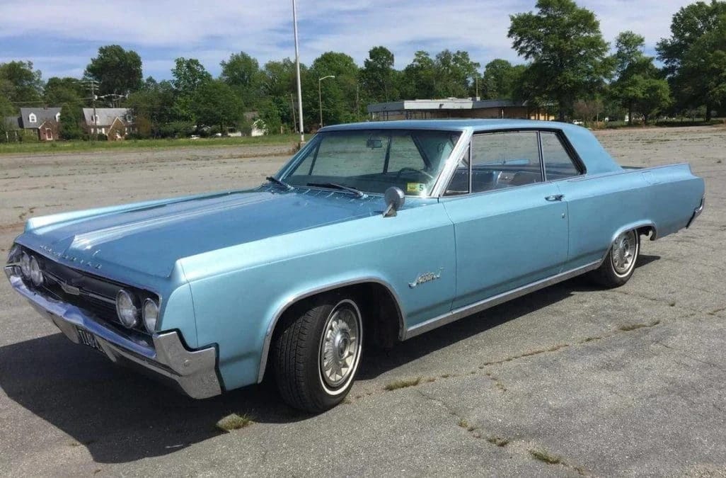 1966 Oldsmobile Starfire: The Last Full-Size Starfire, Lost In the Shadow Of The Toronado 11 Left front 3q view of a 1964 Oldsmobile two-door hardtop