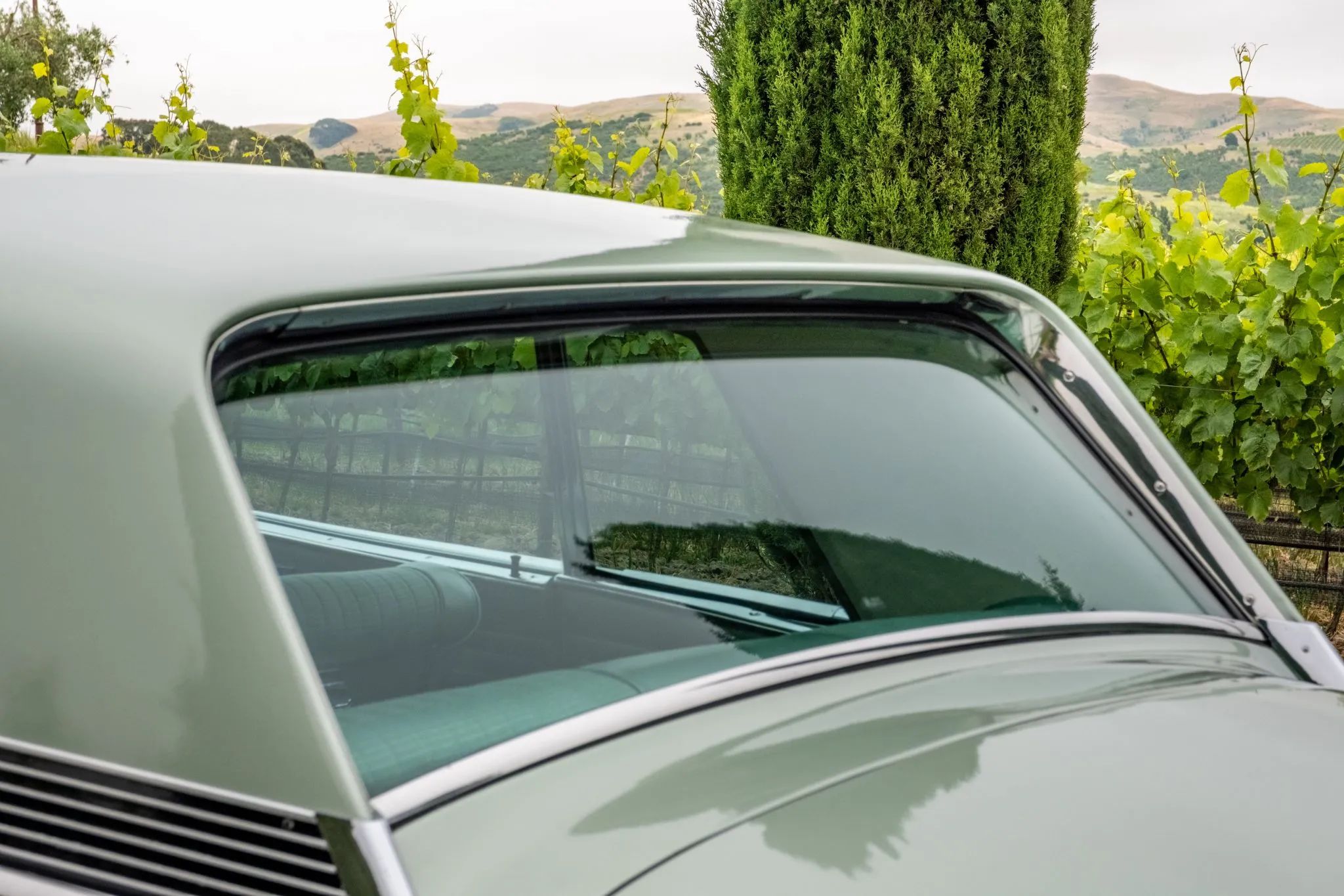 1964 Studebaker GT Hawk: One Of Only 70 Final-Year Hawks With The R2 Supercharged Engine 6 Back glass of a 1964 Studebaker Hawk