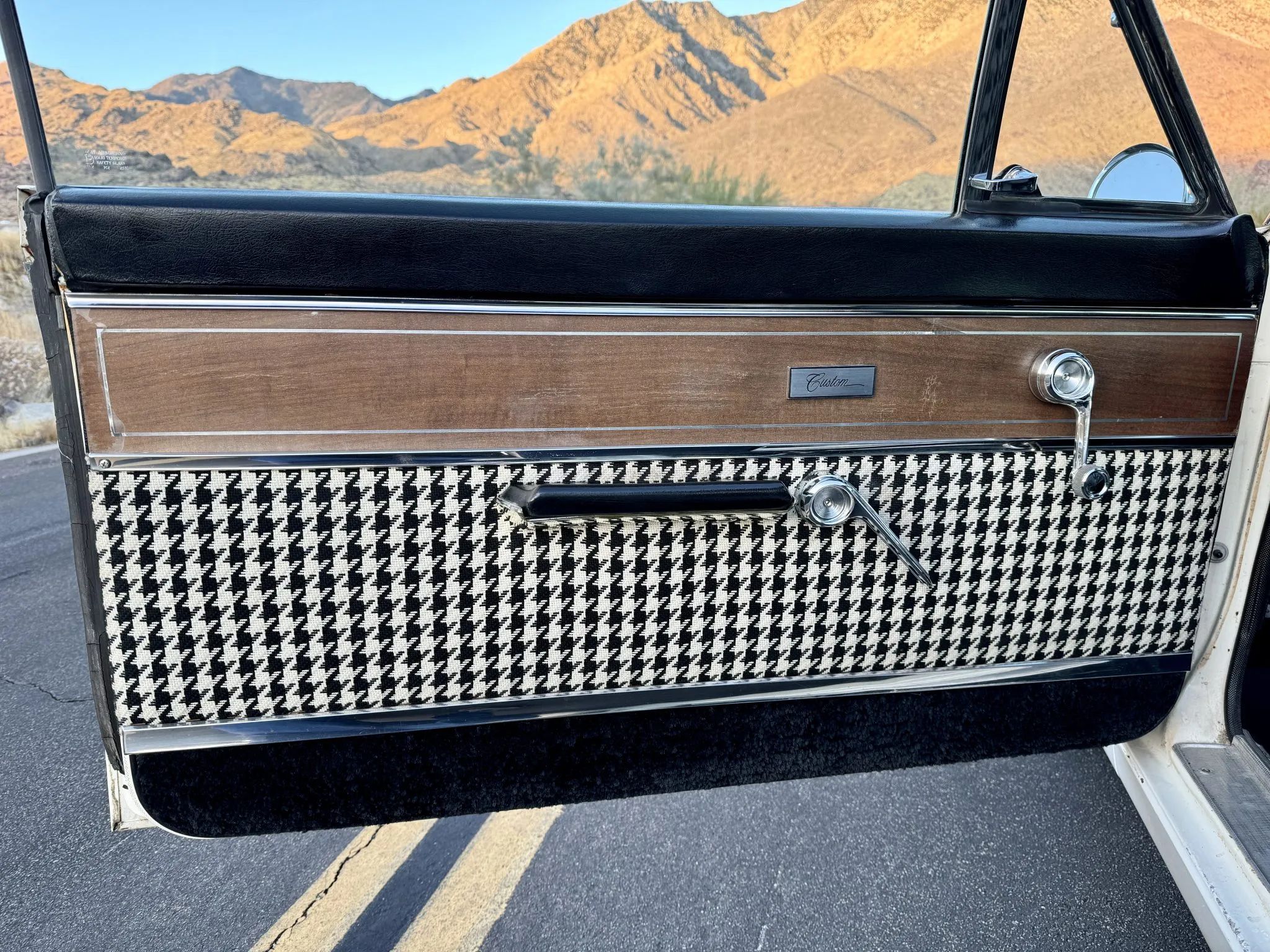 1966 AMC Ambassador DPL Hardtop: American's Dressed-Up Intermediate, Masquerading As A Full-Size Car 13 Driver's door trim of a 1966 AMC Ambassador
