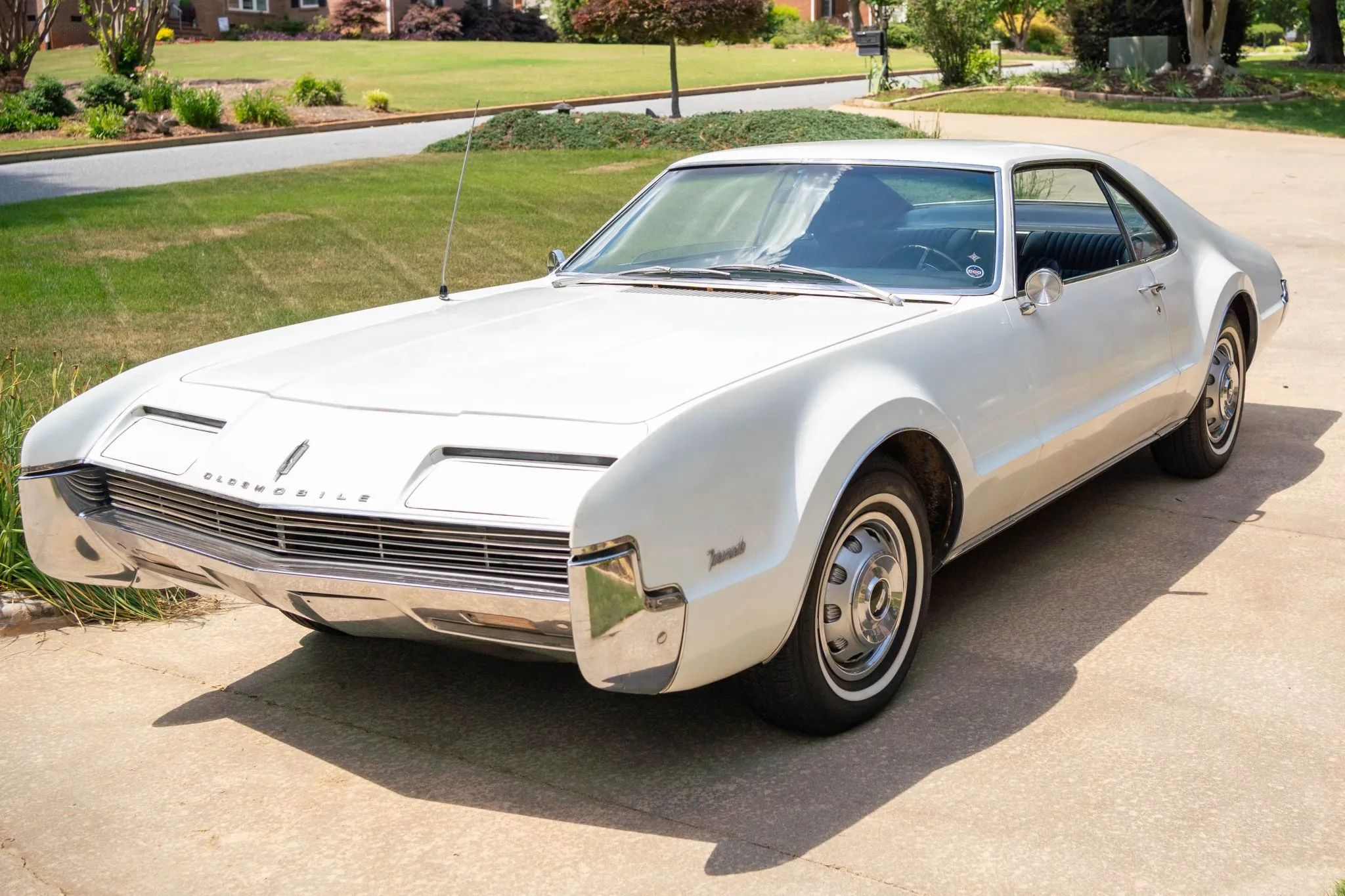 1970 Oldsmobile Toronado GT: 400 Horsepower And A Face Only A Mother Could Love 6 Left front 3q view of a 1966 Toronado