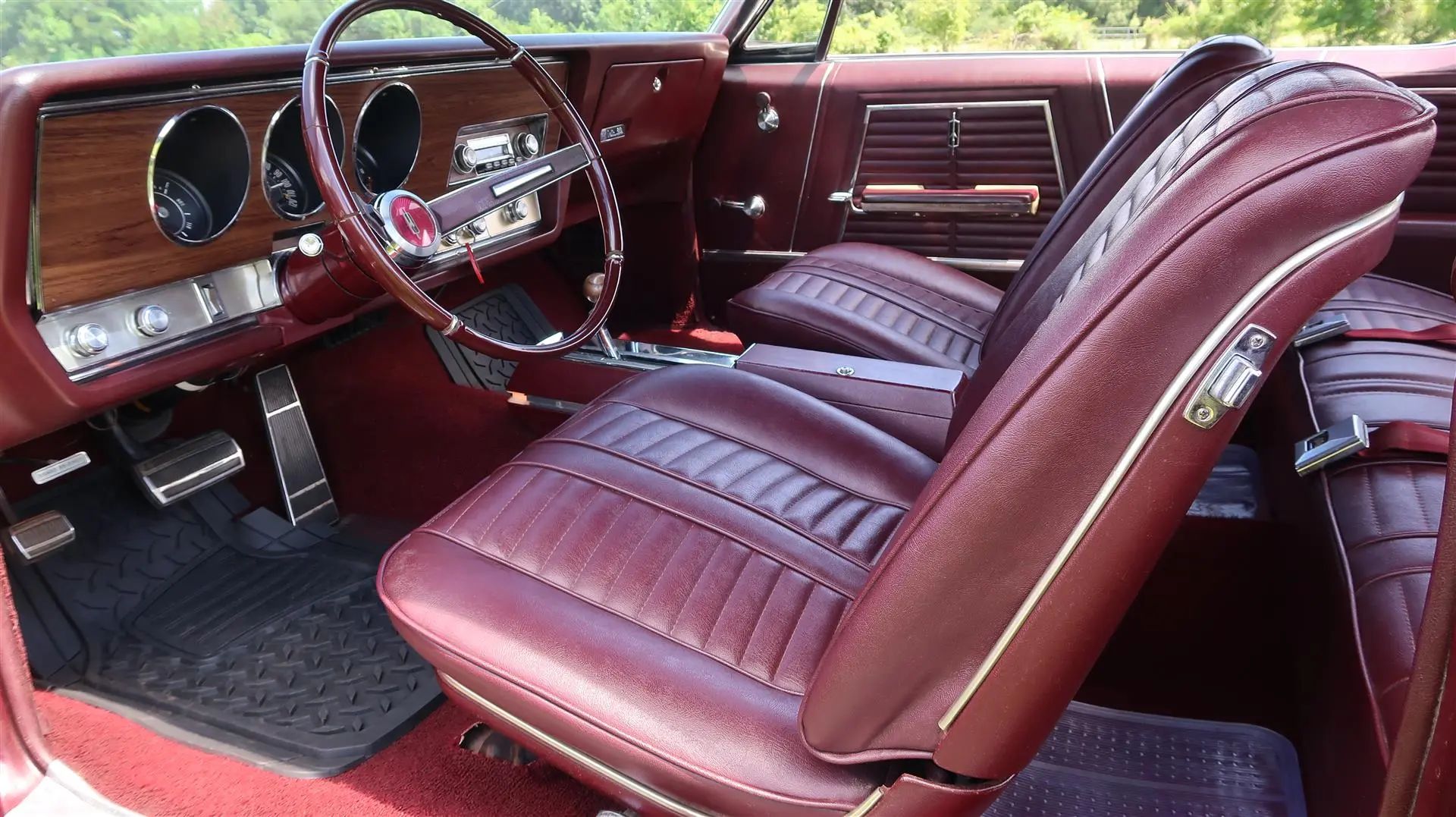1966 Oldsmobile Starfire: The Last Full-Size Starfire, Lost In the Shadow Of The Toronado 24 Bucket seats and center console in a 1967 Oldsmobile