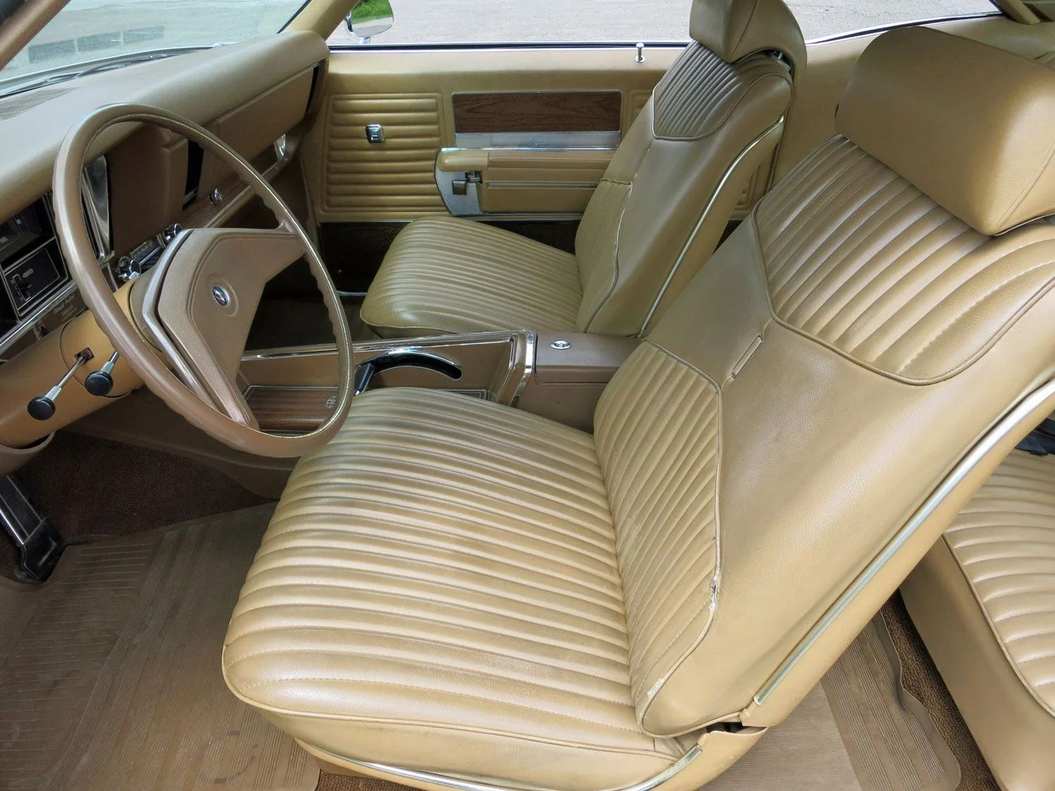 1970 Buick Riviera GS: This Unloved Riviera Was Inspired By A Spectacular Prewar Classic 21 Front bucket seats of a 1970 Riviera, seen through the driver's door