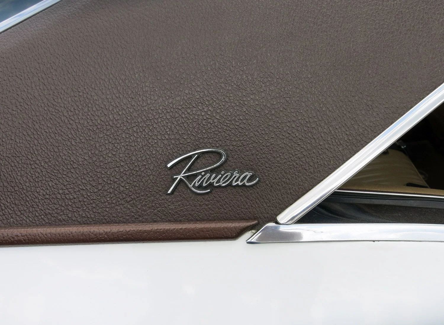 1970 Buick Riviera GS: This Unloved Riviera Was Inspired By A Spectacular Prewar Classic 17 Riviera script on a brown vinyl roof