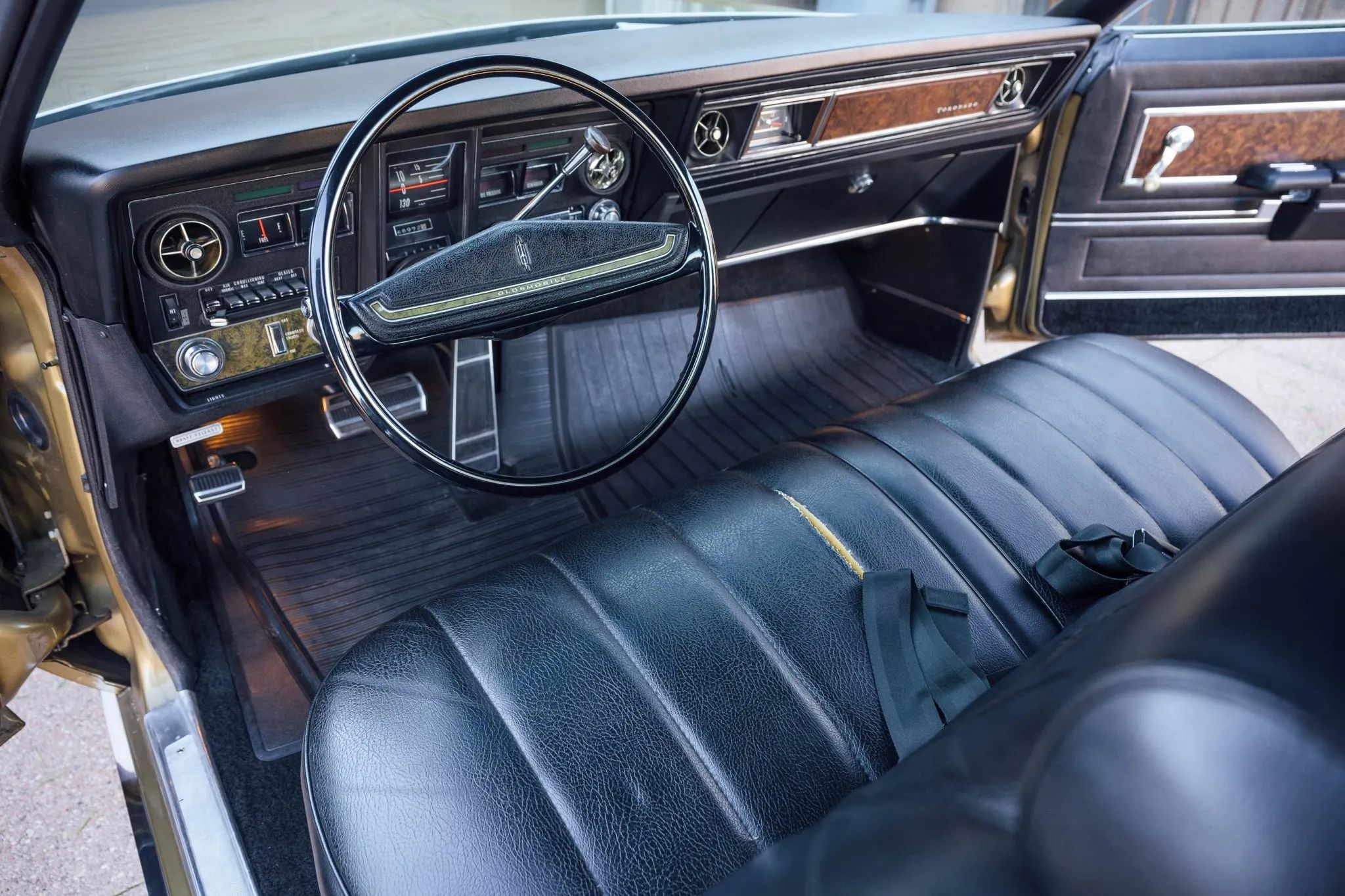1970 Oldsmobile Toronado GT: 400 Horsepower And A Face Only A Mother Could Love 26 Left side of the dashboard of a 1970 Toronado