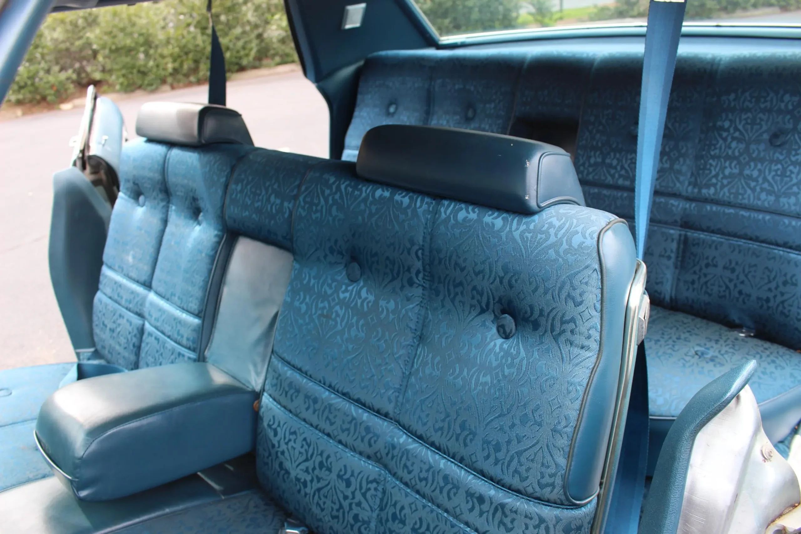 1972 Oldsmobile Ninety-Eight Luxury Sedan: A Full-Size Luxury Bargain From Big Sky Country 19 Front seat of a 1972 Cadillac four-door, seen from the driver's door