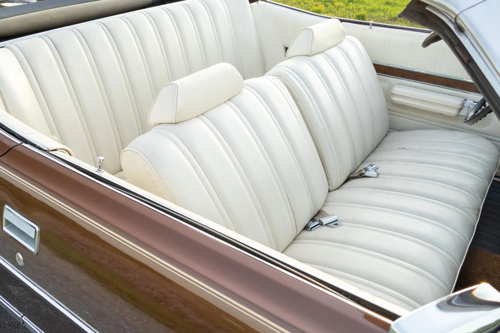 1972 Ford LTD Convertible: Final Year For The Factory-Built Full-Size Ford Ragtop 12 Front seat of a 1972 Ford convertible, seen from the right
