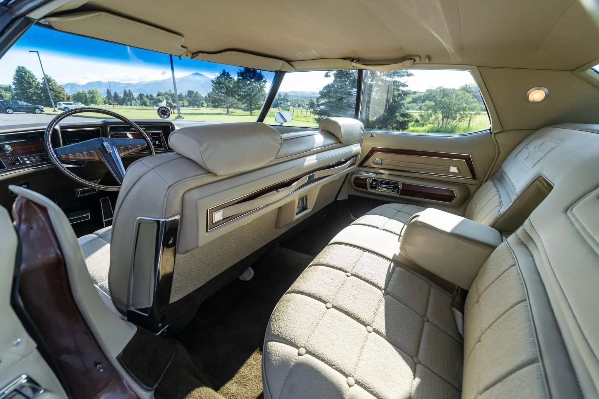 1972 Oldsmobile Ninety-Eight Luxury Sedan: A Full-Size Luxury Bargain From Big Sky Country 20 Back seat of a 1972 Oldsmobile four-door hardtop, seen from the left
