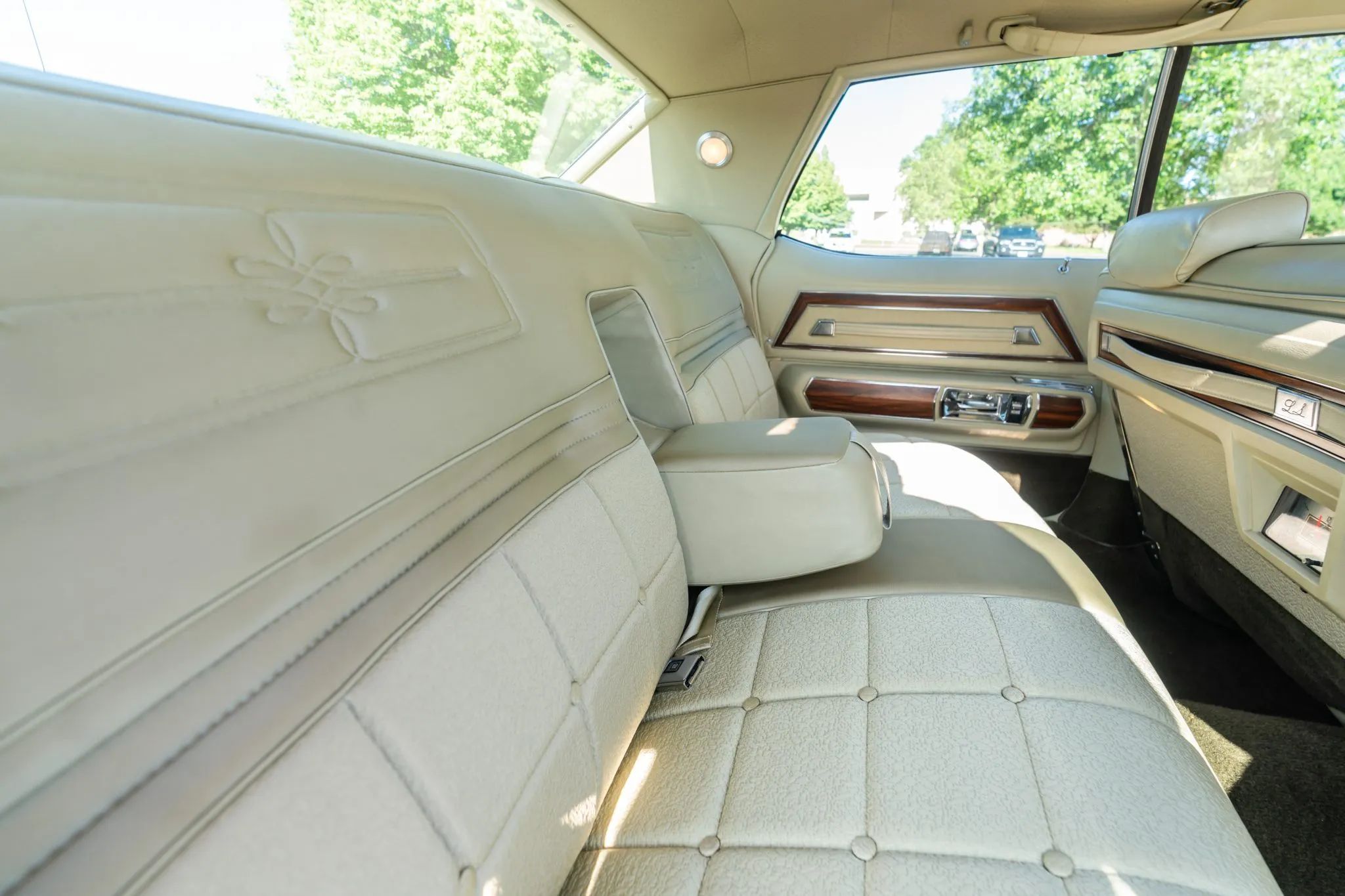 1972 Oldsmobile Ninety-Eight Luxury Sedan: A Full-Size Luxury Bargain From Big Sky Country 22 Back seat of a 1972 Oldsmobile four-door hardtop, seen from the right
