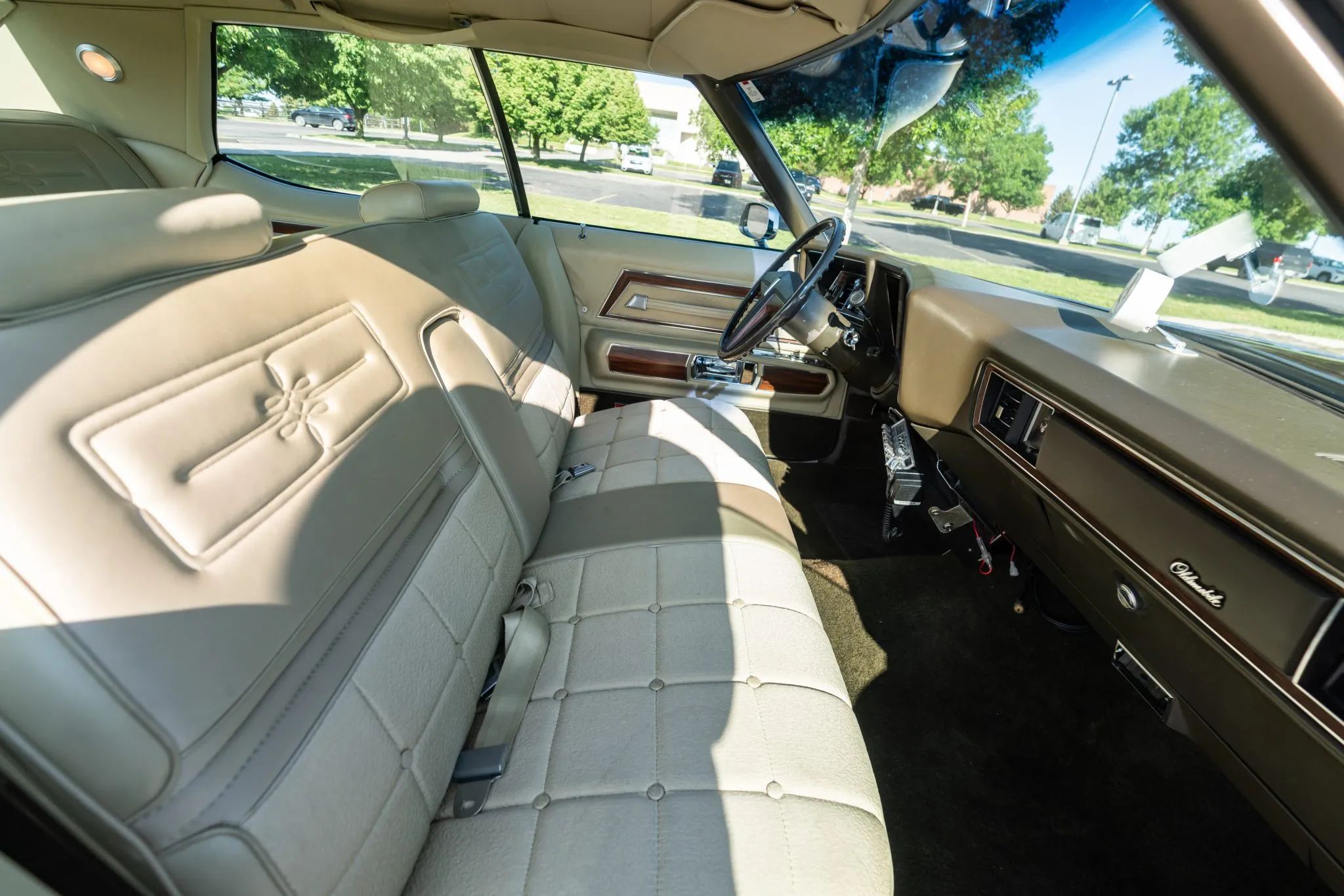 1972 Oldsmobile Ninety-Eight Luxury Sedan: A Full-Size Luxury Bargain From Big Sky Country 18 Front seat of a 1972 Oldsmobile, seen from the right