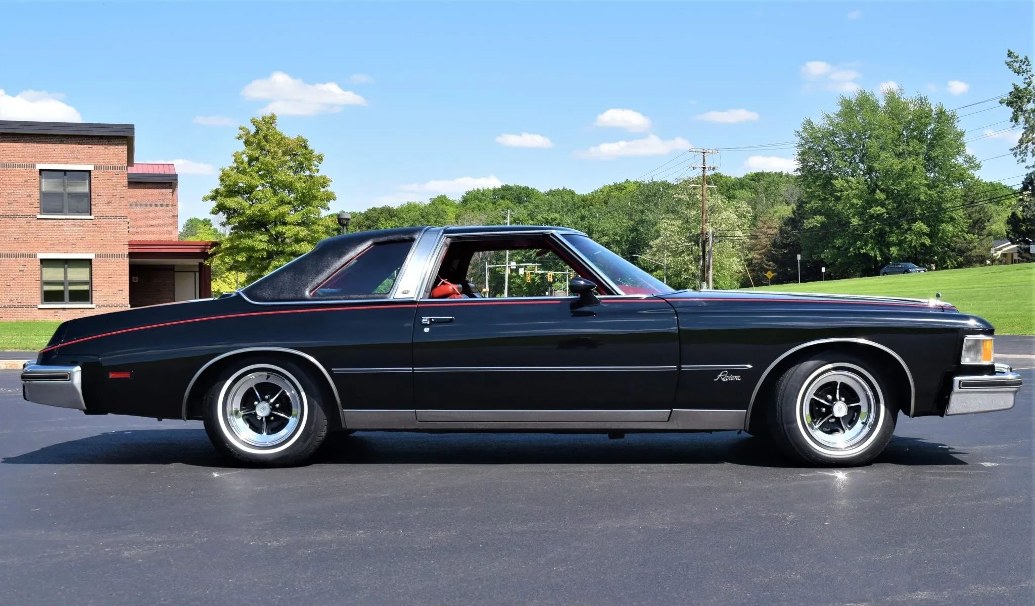 Vintage Review: 1976 Buick Riviera – "Once Big, Flashy, Fast And Unique, It Is Now Simply Big" 4 Right side view of a 1976 Buick Riviera