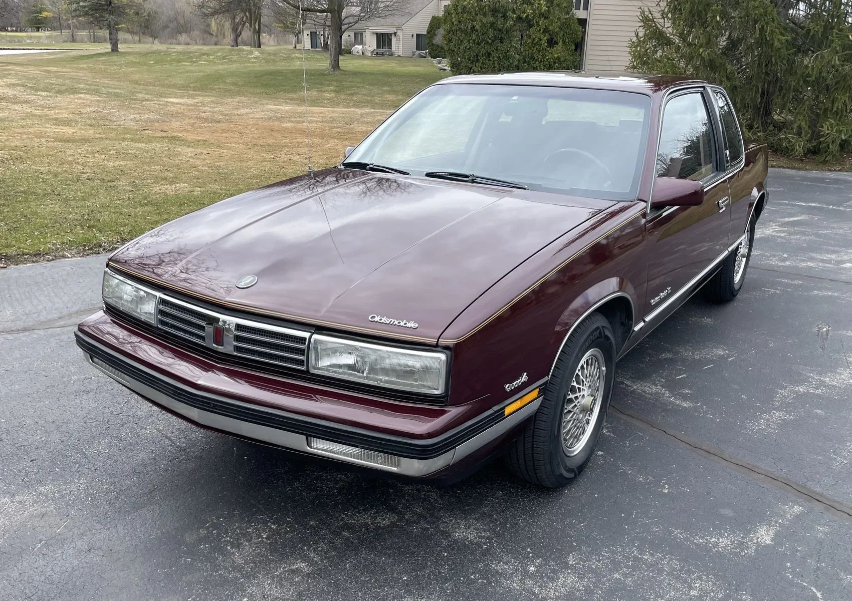 1988 Oldsmobile Cutlass Calais With Quad 4 And Rare 5-Speed: "A Heady Blend of High Revs and Haut Velour" 23 Left front 3q view of a 1988 Oldsmobile Calais