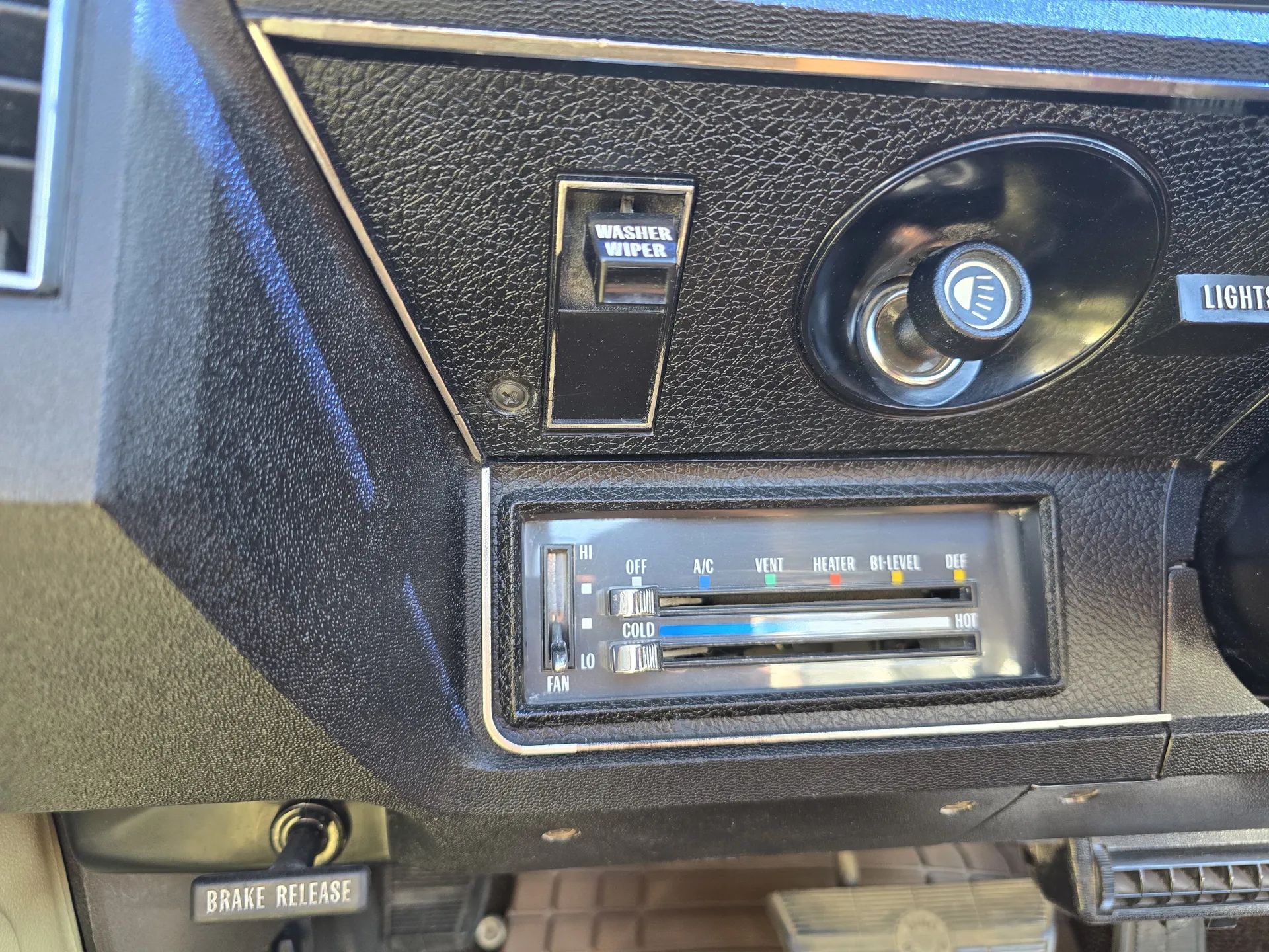 1972 Chevrolet Impala Convertible: The Best Neighbors Buy The Best-Looking Of The "Big" Chevy B-Bodies 6 Climate controls of 1972 Chevrolet Impala Convertible