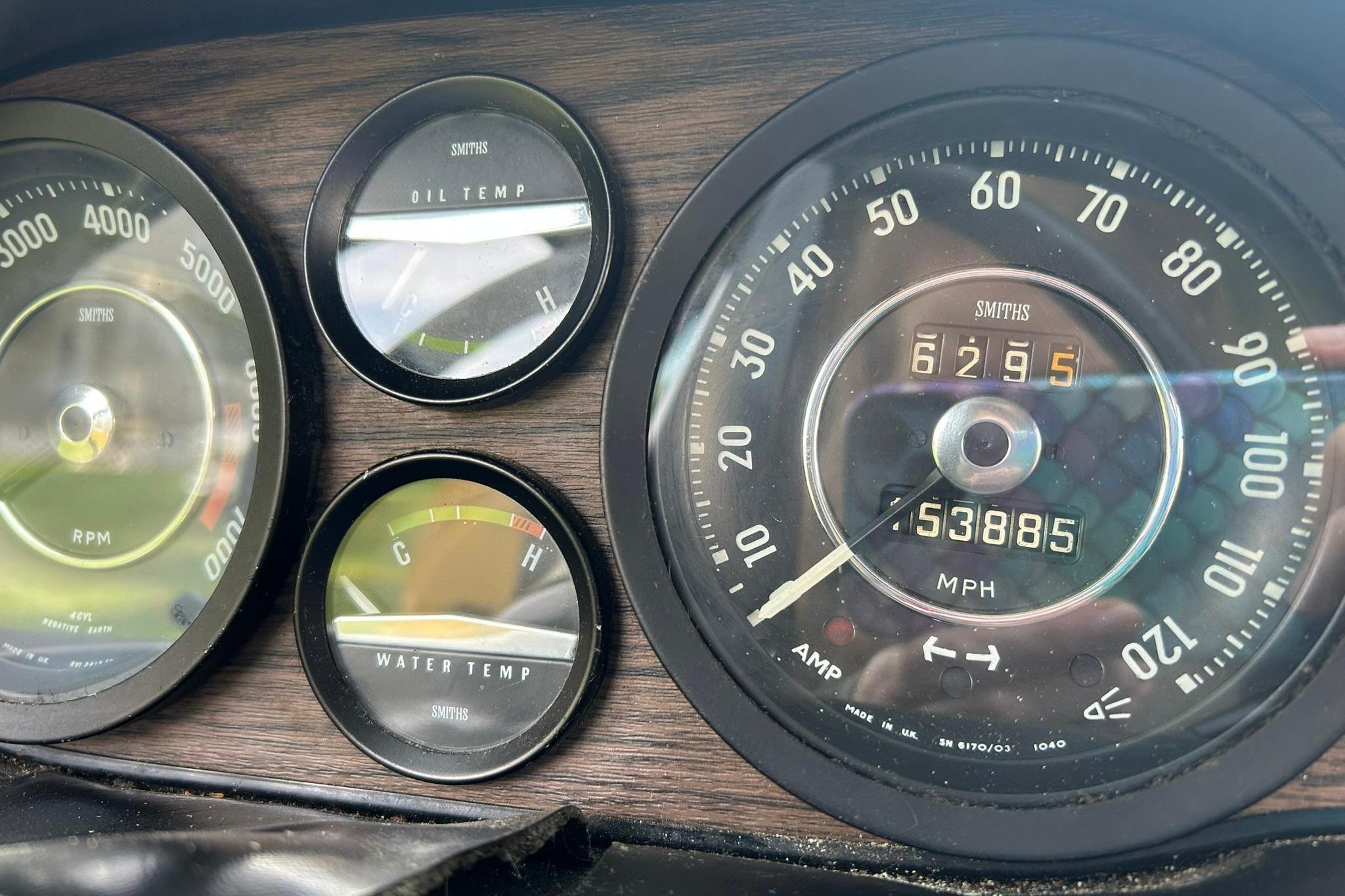 Speedometer and odometer reading of 1972 Volvo 1800ES