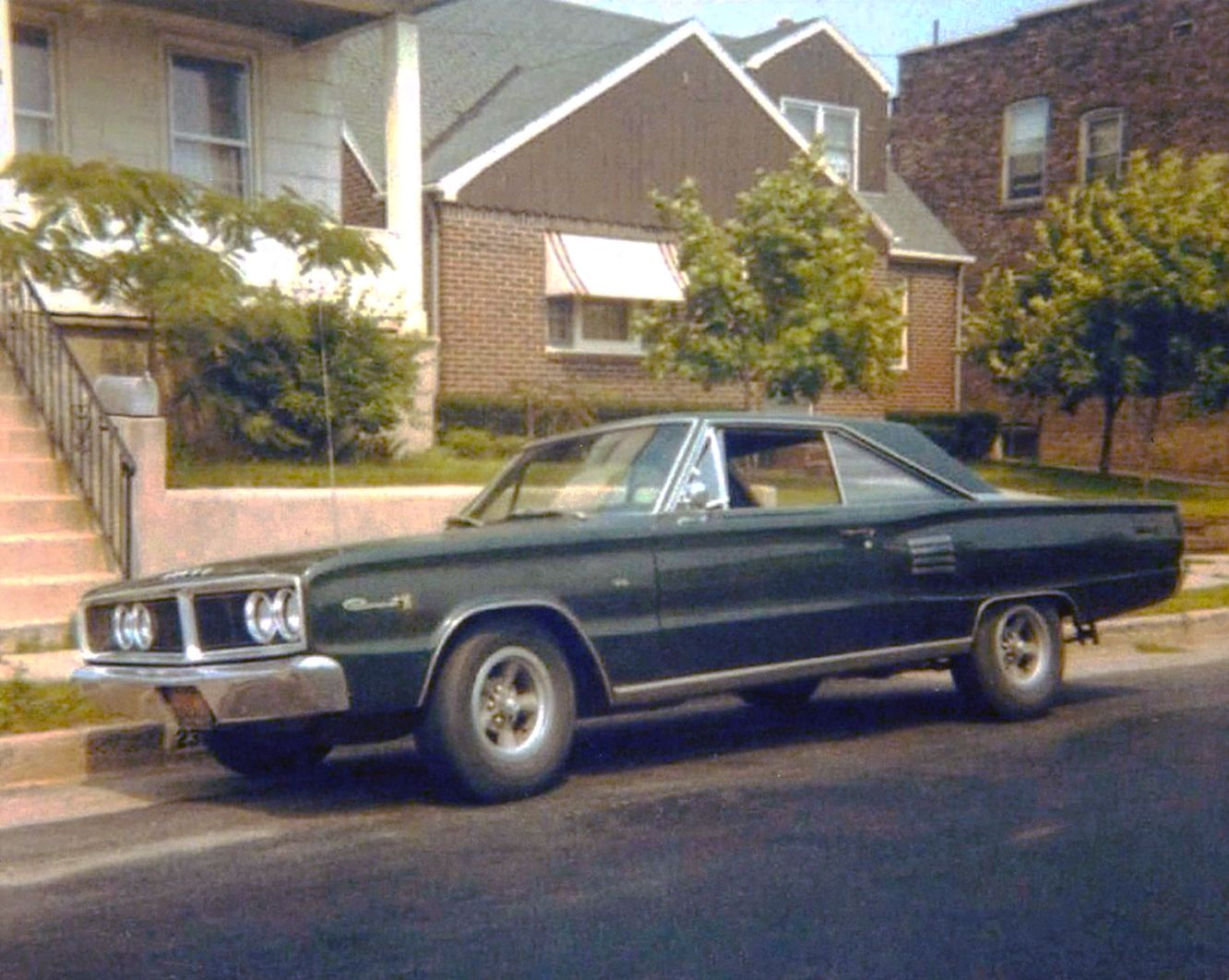 When Chargers, Road Runners and Challengers Roamed The Streets: Vintage Photos 1960s-1970s 2 Captura de pantalla 2025 01 17 01.22.10
