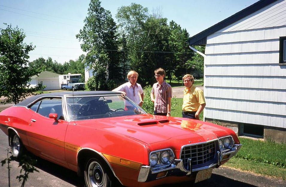 The Cars We Loved, and the People Who Drove Them: Vintage Photos 1960s–’70s 11 Captura de pantalla 2025 10 10 17.07.22