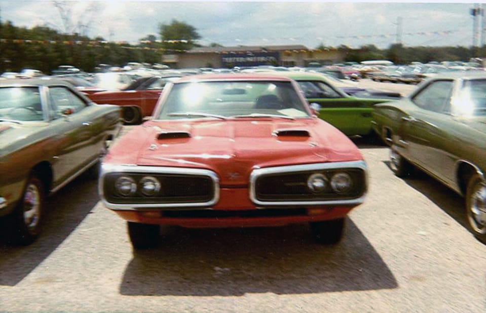 When Chargers, Road Runners and Challengers Roamed The Streets: Vintage Photos 1960s-1970s 7 Captura de pantalla 2026 02 09 16.58.14