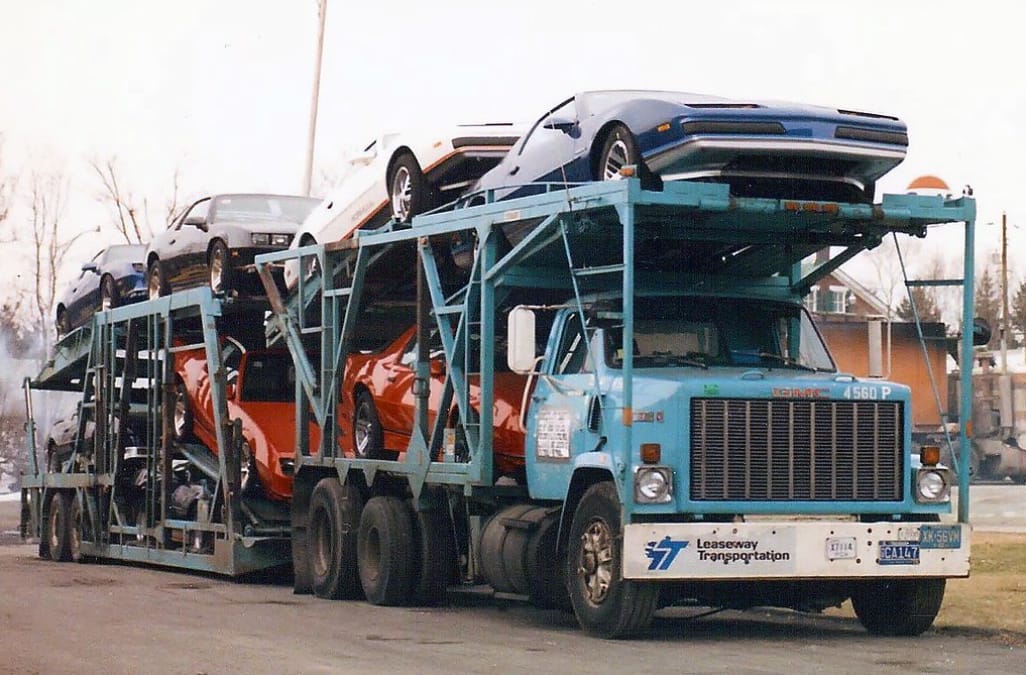Pretty Rad: Truckloads of 1980s Firebirds and Camaros 2 Captura de pantalla 2026 09 29 15.29.48 copia