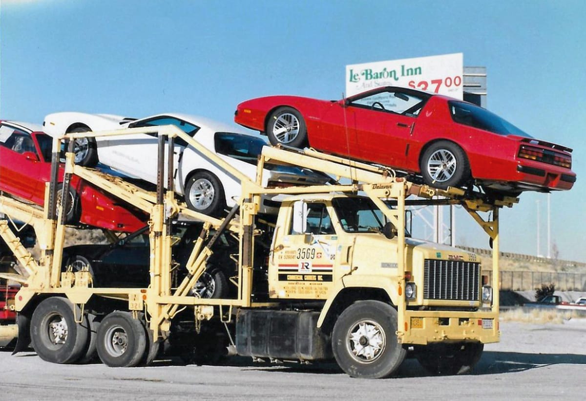 Pretty Rad: Truckloads of 1980s Firebirds and Camaros 4 Captura de pantalla 2026 09 29 15.30.34