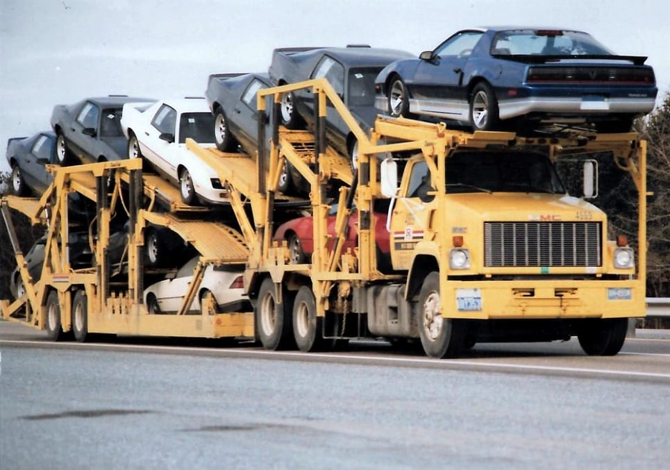 Pretty Rad: Truckloads of 1980s Firebirds and Camaros 3 Captura de pantalla 2026 09 29 15.30.55 copia