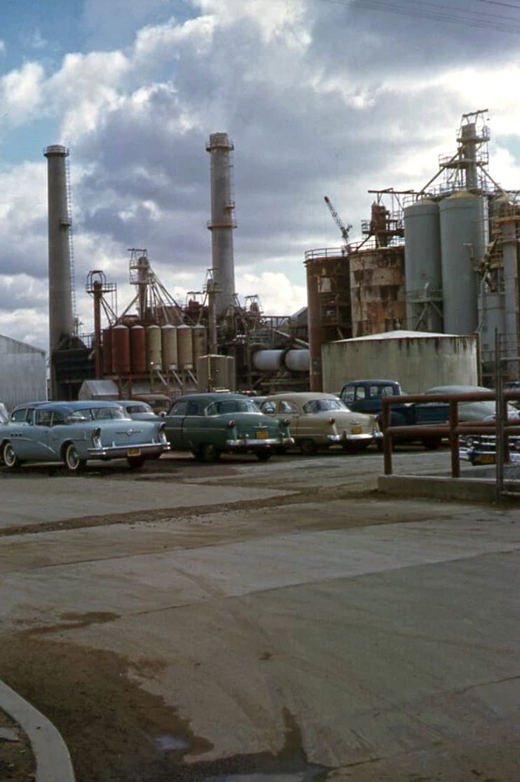 Classic Cars at Work: Vintage Photos Of Industrial Sites -- 1950s-1960s 4 Captura de pantalla 2026 10 06 17.53.45