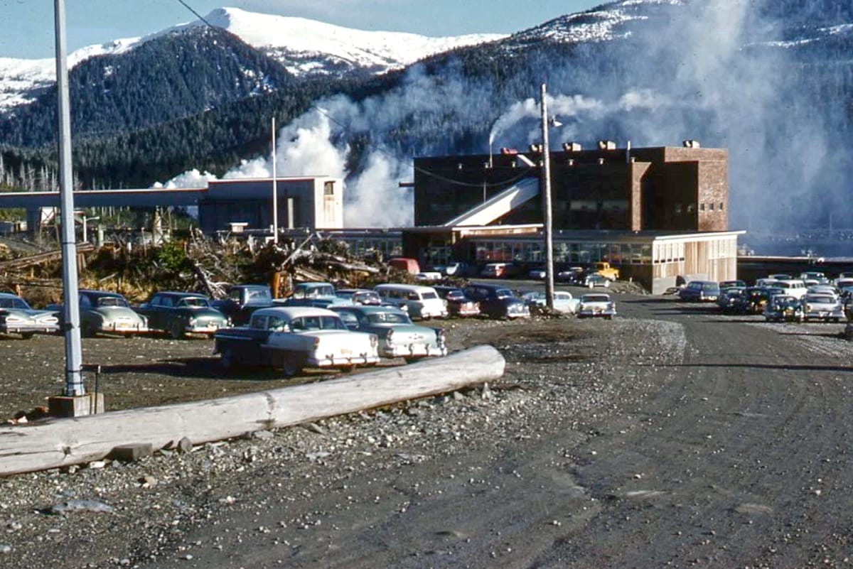 Classic Cars at Work: Vintage Photos Of Industrial Sites -- 1950s-1960s 1 Captura de pantalla 2026 10 06 17.54.33