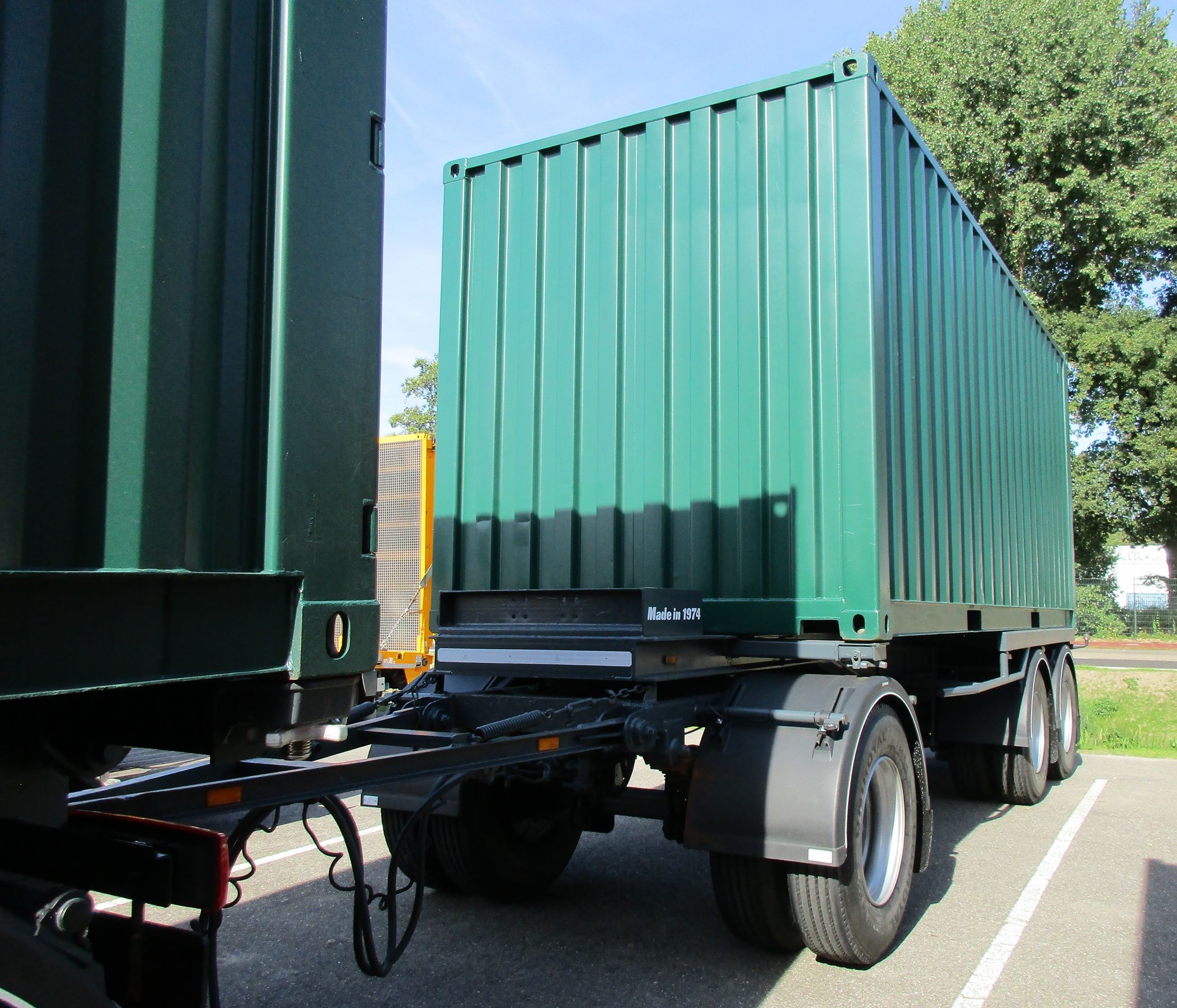 A Classic Shipping Container Combination - DAF in Full 11 Hart voor DAF dagen 2026 - DAF 3600 ATi Space Cab 8x2 truck with a DAF trailer, owned by Jelle Cattoor - 11