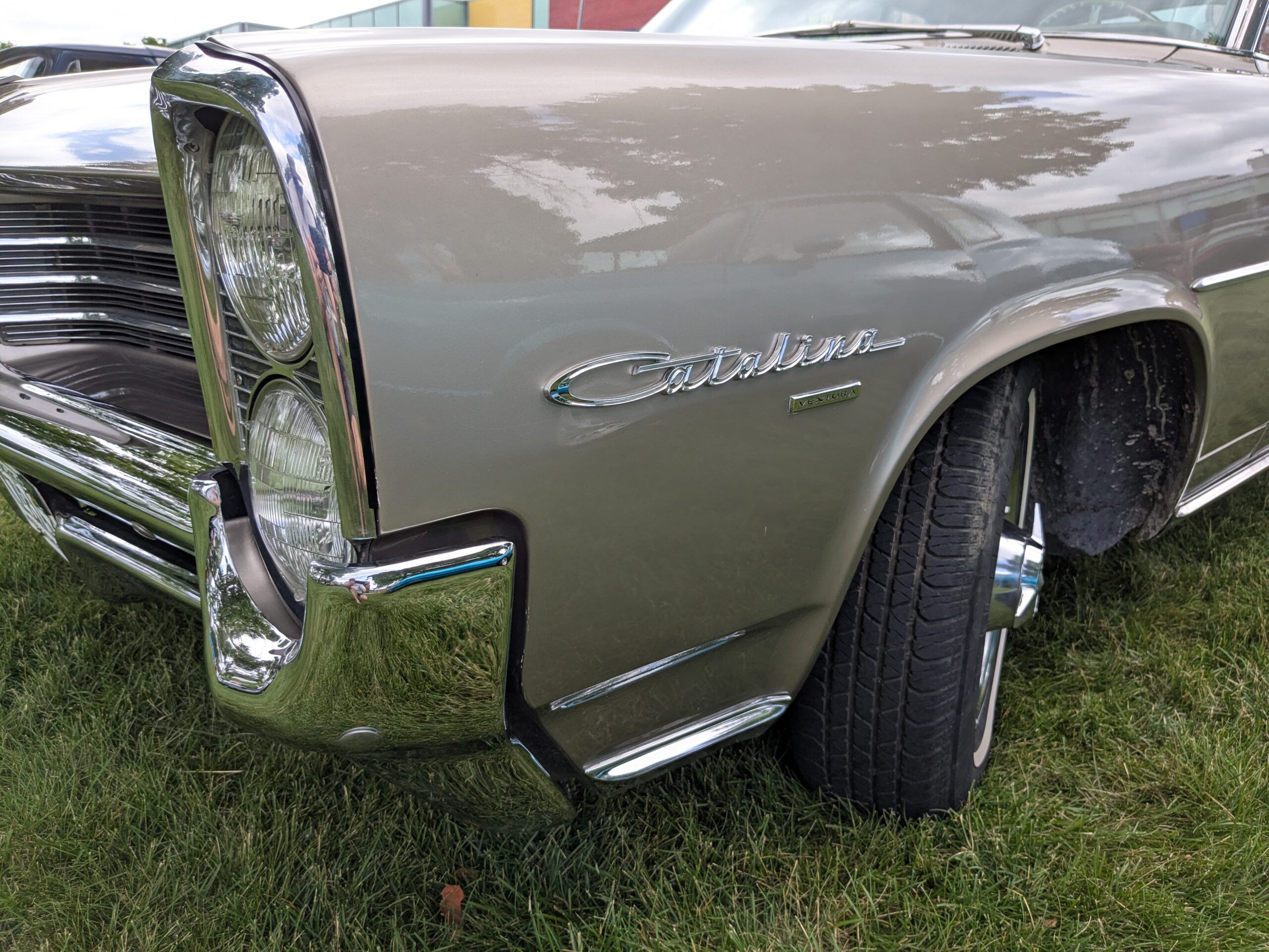 1964 Pontiac Catalina Ventura: When Choosing A Favorite Big Pontiac, Why Not A '64? 4 Driver fender detail of 1964 Pontiac Catalina