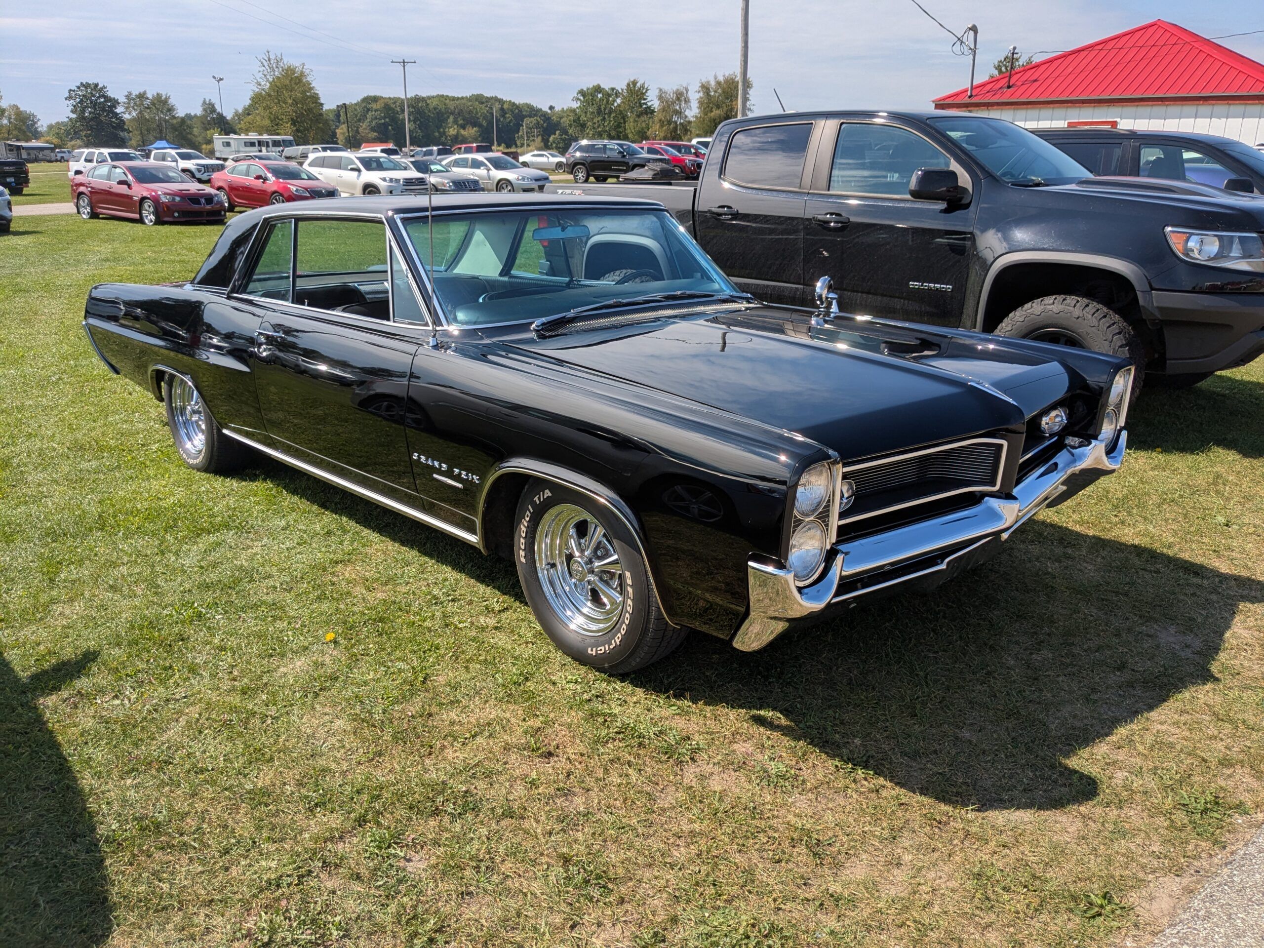 1964 Pontiac Catalina Ventura: When Choosing A Favorite Big Pontiac, Why Not A '64? 9 Passenger front 3q view of black 1964 Pontiac Grand Prix