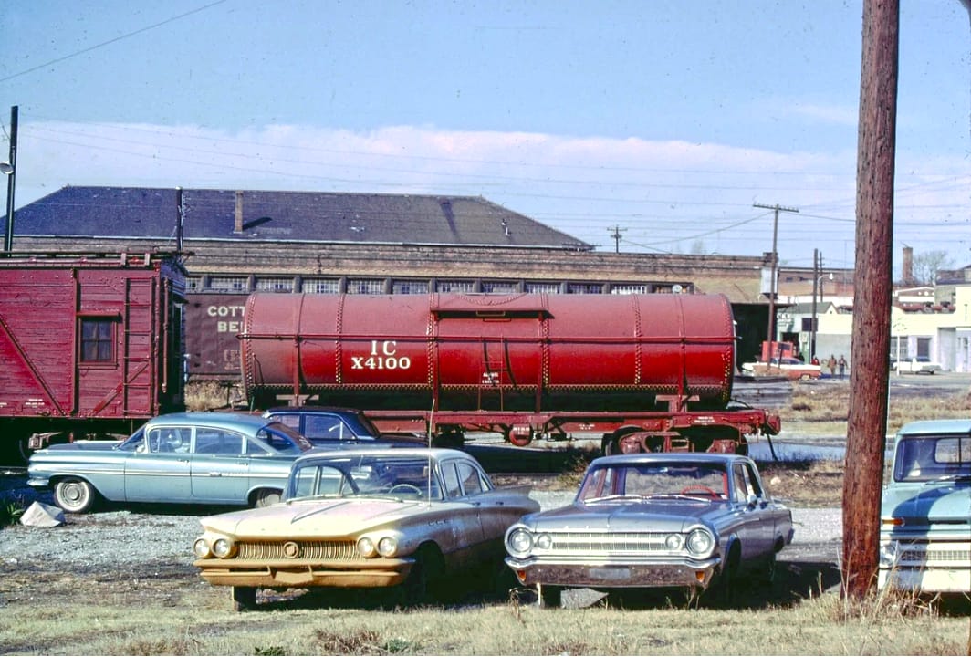 Classic Cars at Work: Vintage Photos Of Industrial Sites -- 1950s-1960s 10 Screenshot 20260526 010431 copia