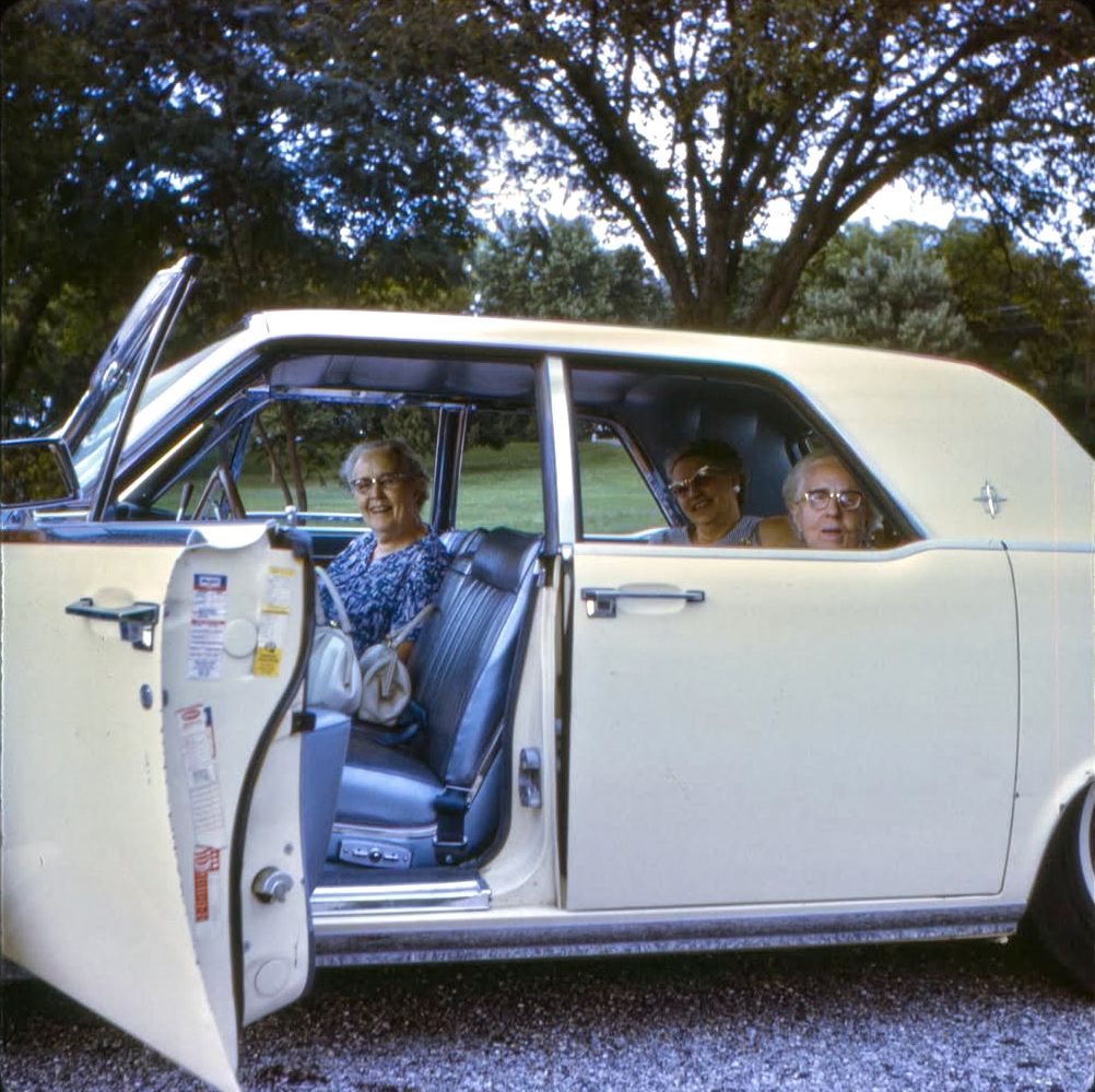 The Cars We Loved, and the People Who Drove Them: Vintage Photos 1960s–’70s 5 Screenshot 20260919 112353