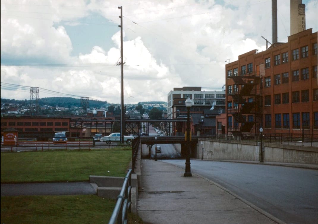 Classic Cars at Work: Vintage Photos Of Industrial Sites -- 1950s-1960s 2 Screenshot 20261006 193802