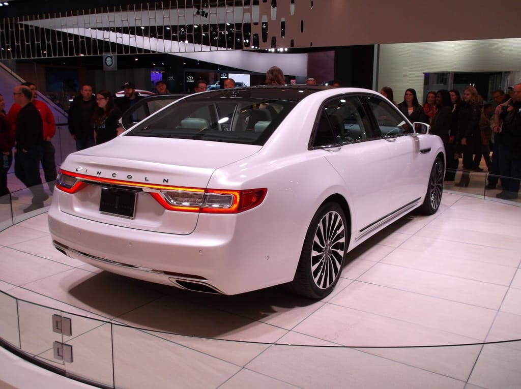Car Show Comparison and QOTD: 2017 Lincoln Continental and 2016 Cadillac CT6--Nothing New under the Sun? 6 011