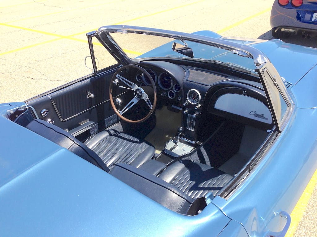 65vetteconv cockpithighright