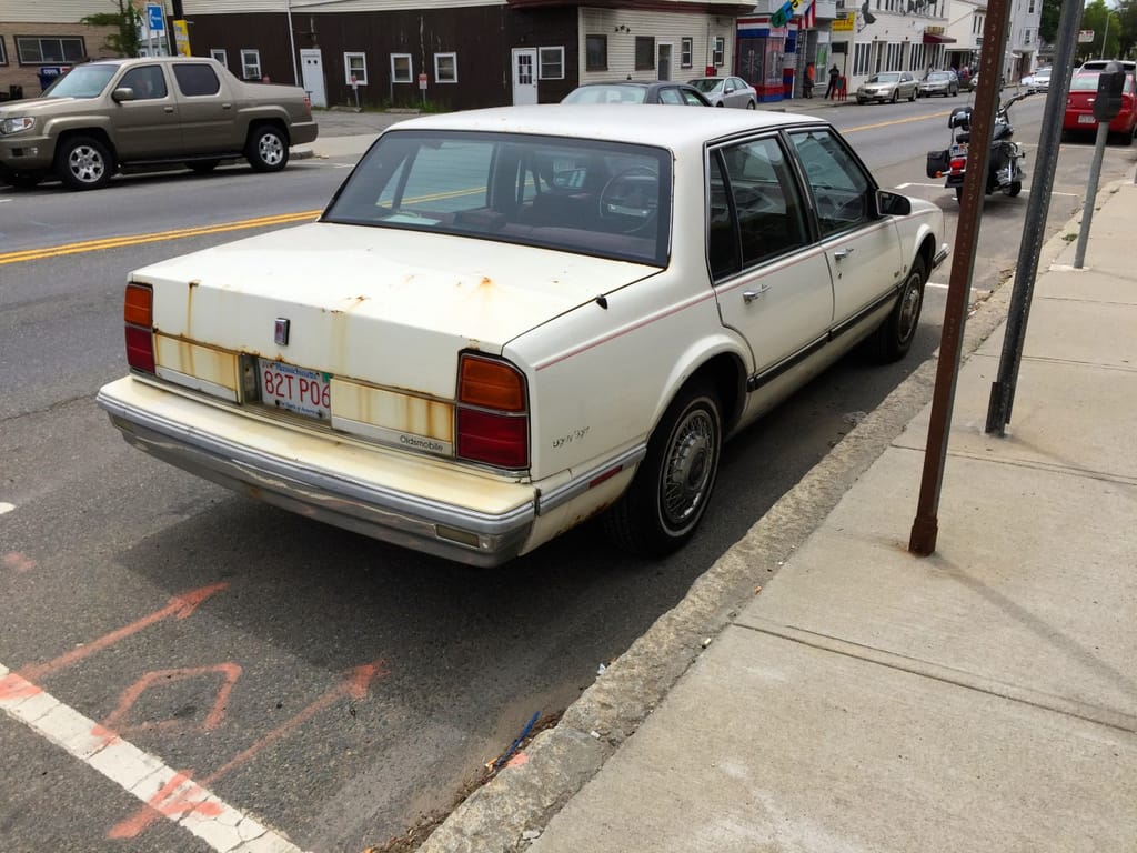 CC Outtake: 1989 Oldsmobile Eighty-Eight - Hiding A Rusty Secret 2 IMG_9608