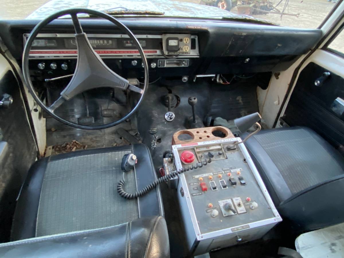 CC For Sale: 1970 International Travelall 4x4 4WD Springfield Ambulance - $3,250 - "Sold As Is, A (Rusty) Project, Not Running" 8 00Y0Y la8klY6QVIn 0CI0t2 1200x900