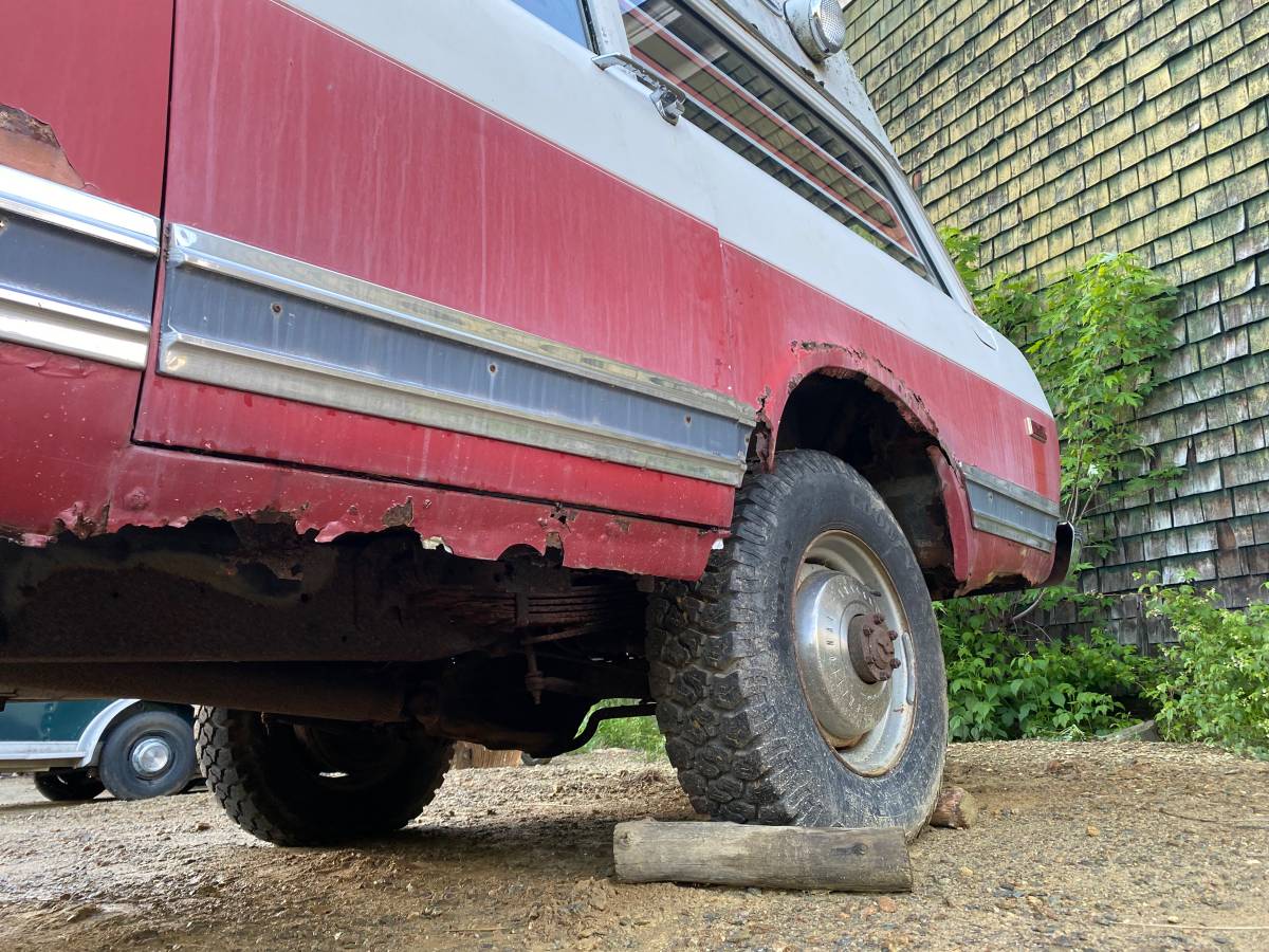 CC For Sale: 1970 International Travelall 4x4 4WD Springfield Ambulance - $3,250 - "Sold As Is, A (Rusty) Project, Not Running" 4 00a0a 3szhvYioqCO 0CI0t2 1200x900
