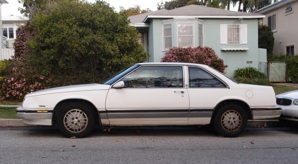 Curbside Classic: 1988 Buick LeSabre and LeSabre T-Type - The Strange Case Of Dr. Jekyll & Mr. Hyde 3 1986BuickLeSabreWhite01