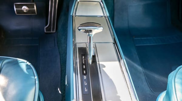 Vintage Car Life Review: 1967 Chevrolet Impala SS 427 – "A Family Car For A Swinging Family" 12 Console-mounted shifter for Turbo Hydra-Matic in a 1967 Chevrolet Impala SS 427 with blue interior