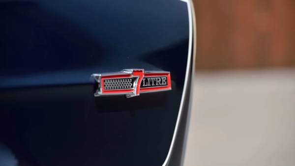 7-Litre badge on the right front fender of a Nightmist Blue 1966 Ford Galaxie 500 7-Litre