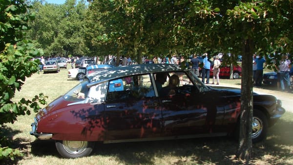 Car Show Classics: At The Chappelle de Vehicules Anciennes At Tonneins, France, For The Fete Of Saint Christopher. 16 citroen id21