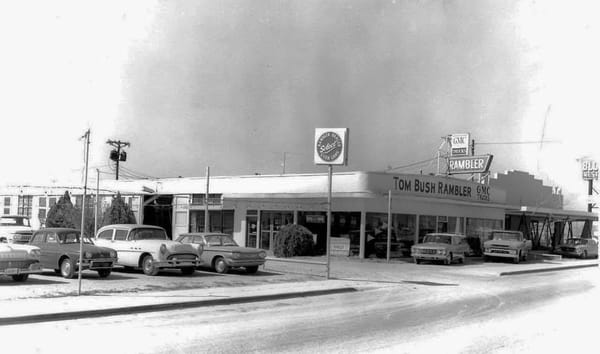 Vintage Photos: Nash And Rambler Dealers In The '50s & '60s - Lots, Deliveries And Showroom Fun 7 Captura de pantalla 2024 10 17 00.12.33